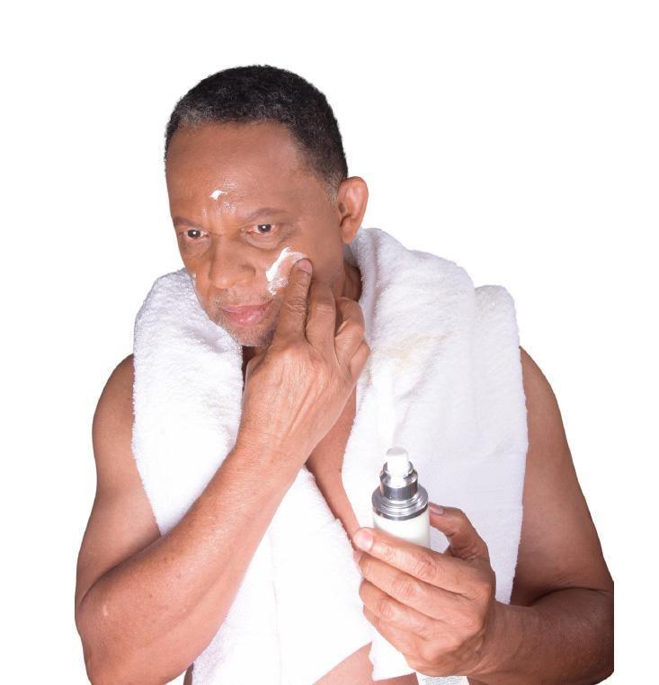 Man using the snail mucin essence